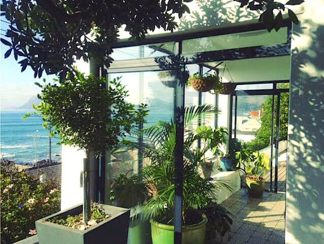 Stylish seaside apartment in St James