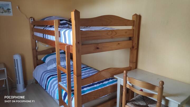 卧室2 -楼上有2x90x190双层床
