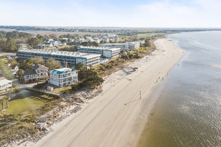 NEWLY REMODELED BEACHFRONT PRIVATE BEACH ACCESS - Houses for Rent in