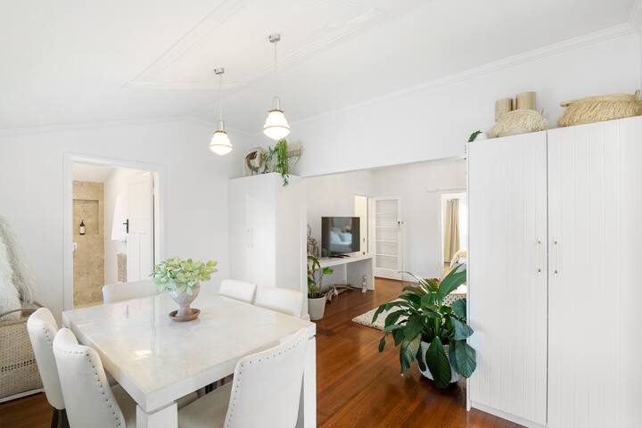 The White Home/ Luxe King Bed/ Parking/ Airport gallery image 2