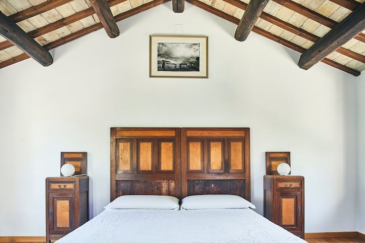 La cama doble de principios del siglo XX