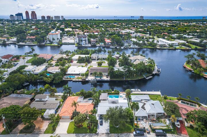 Luxe Waterfront in Gated Community Fort Lauderdale gallery image 2