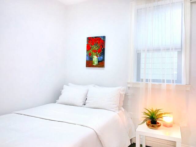 Luxury Stylish Home w/ Skylight! Rooftop Deck! gallery image 5