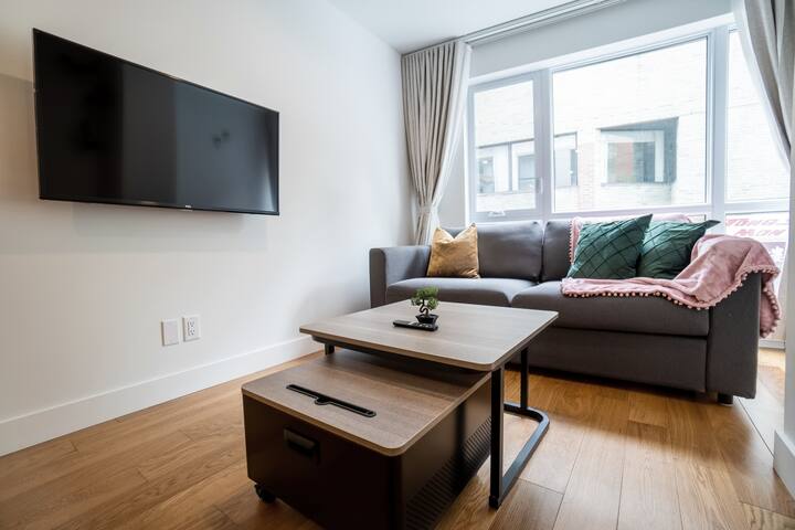 Presidential 2BR Suite | Walk to Old Port