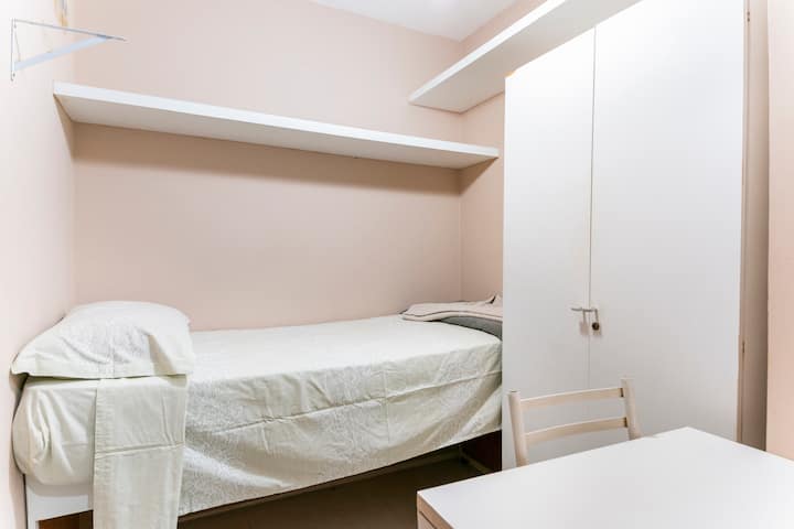 סוויטת שולחן (אם האורח רוצה לקחת). אנחנו מציינים יומנים שישנים בבתיהם).