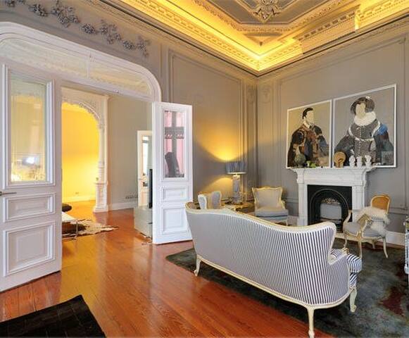 Palacio en el centro antiguo. gallery image 4