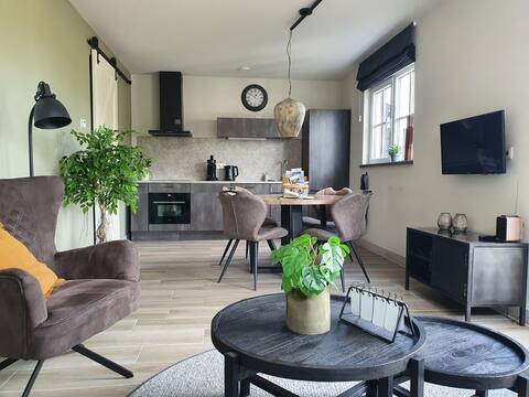 Lovely dike cottage close to beach sea and more.