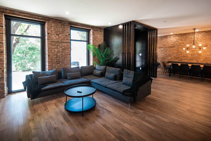The Old New // Spacious 2000 sqft condo – Downtown gallery image 2