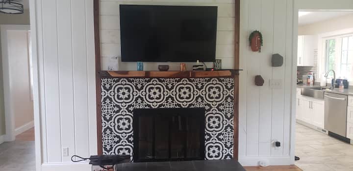 Newly Renovated 2 Bedroom Home With Fireplace - Oswego, NY