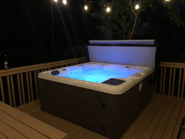 Jenkins Retreat – 5BR w/private hot tub & theater gallery image 5