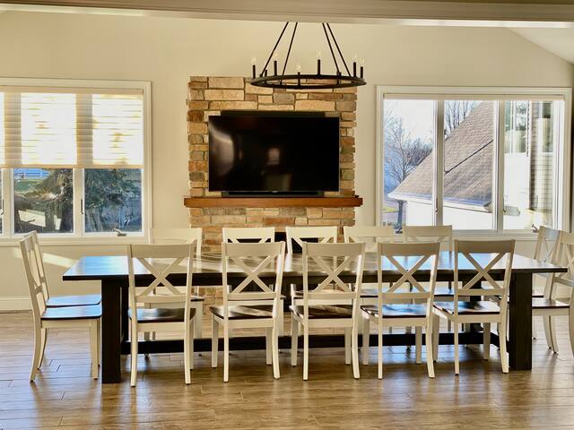 The Bavaria Farmhouse – 30 Acre Estate gallery image 4