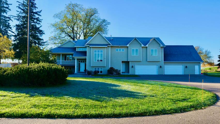 The Bavaria Farmhouse – 30 Acre Estate gallery image 3