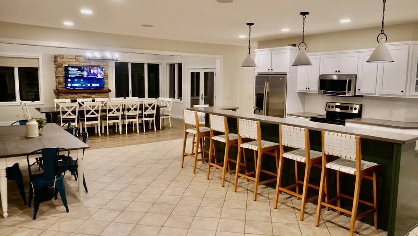 The Bavaria Farmhouse – 30 Acre Estate gallery image 5