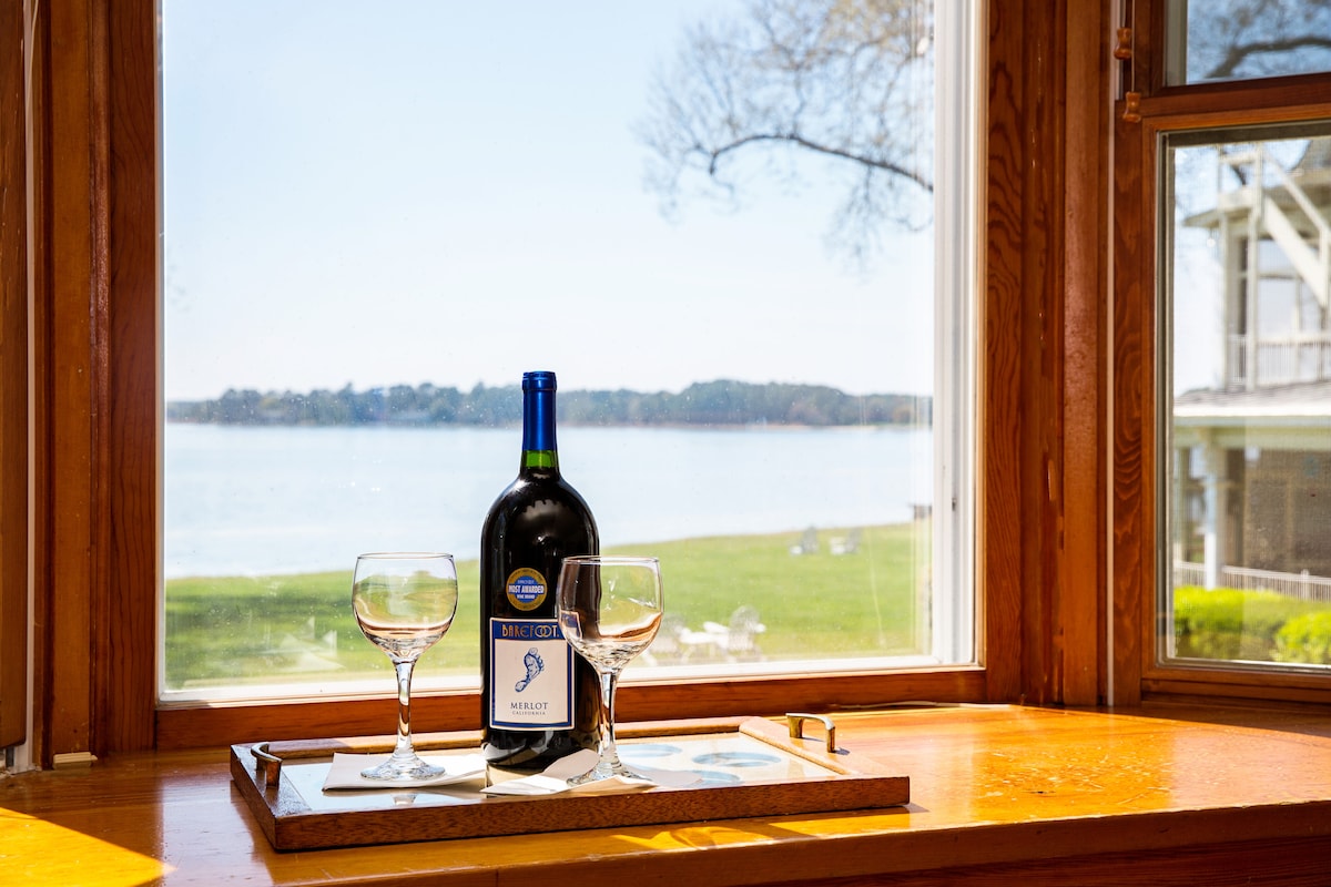 Príklad zobrazenia balíka s výhľadom na vodu. Jednotlivé priradenia izieb sa budú líšiť v závislosti od dostupnosti. Izba Queen s výhľadom na vodu je zaručená.
