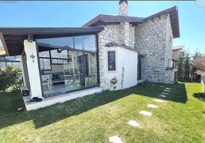 Doğanın içinde Taş Ev Urla Urla şehrinde Kiralık Villalar, İzmir