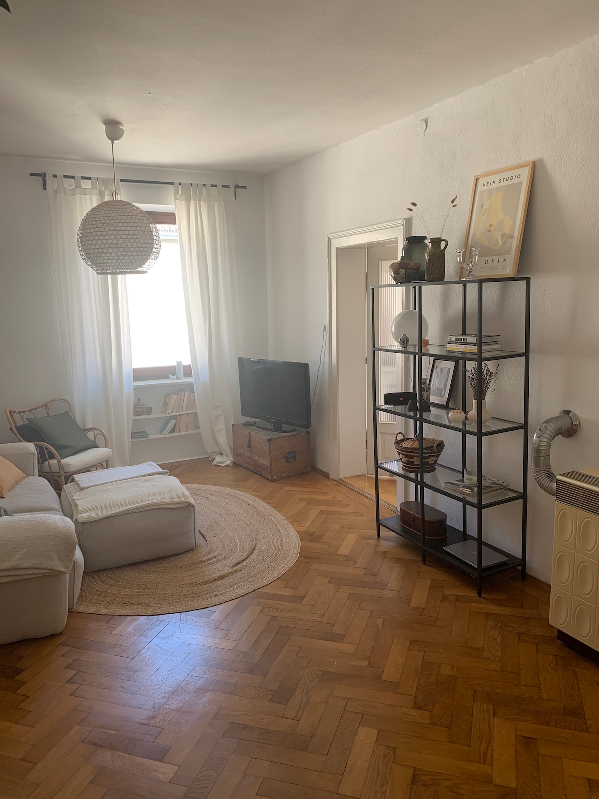 Popular Airbnb listing: Beautiful old building apartment in a central location in Untergiesing