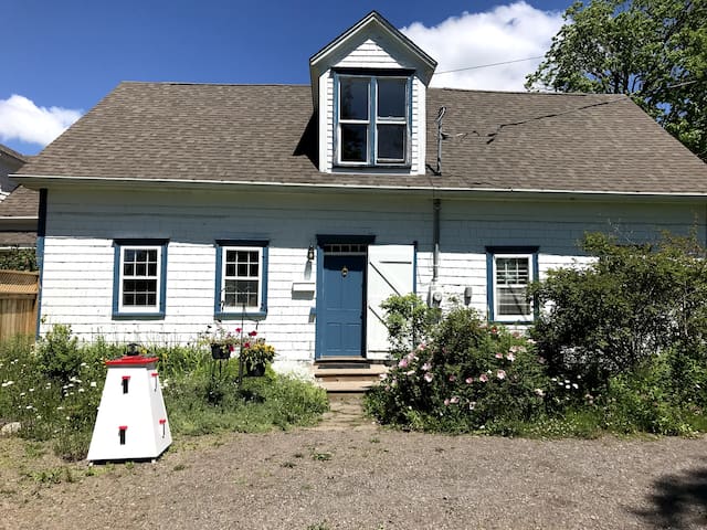 The Shipbuilder’s Cottage-Two Century Old Charm