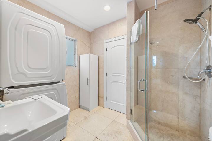 Sea Ray Jr. Penthouse – 301PH gallery image 3