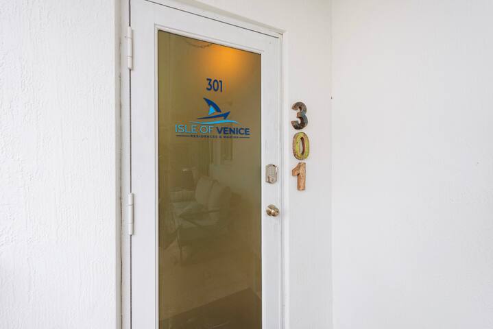 Sea Ray Jr. Penthouse – 301PH gallery image 2