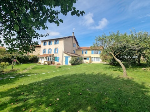 Dreamers' lodge with wooded garden