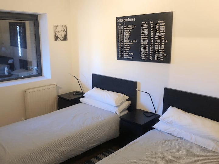 Also on the second floor is a room with two single beds, which share through the hallway a full bathroom, with a shower tray, with the single bedroom. This room has its own closet.