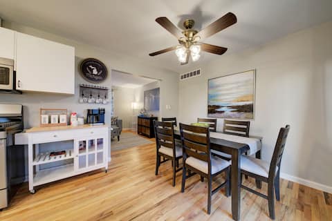 Cozy home sleeps 10, firepit, entertains 16+
