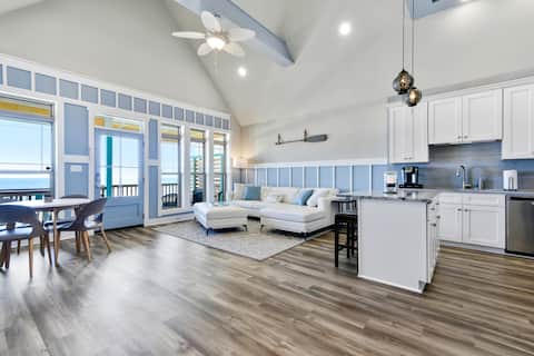 Luxury Beach Front House! 10 miles from Buc’ees