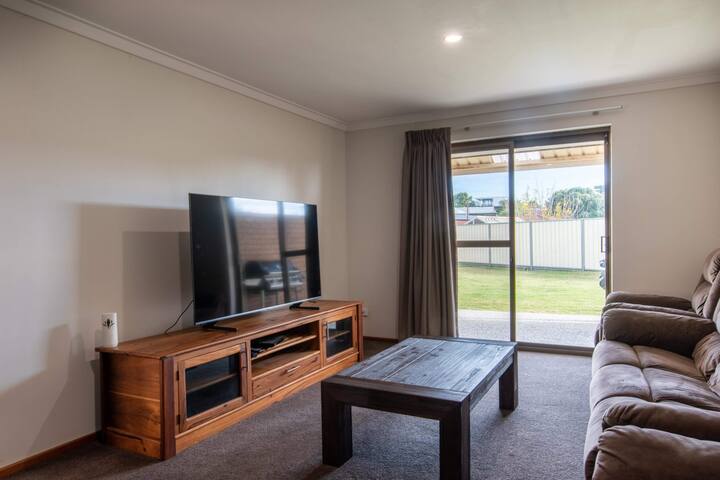 “Cosy Home By The Bay” - Rockingham