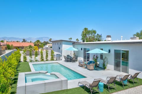 Desert oasis pool home. Mid century modern vibe