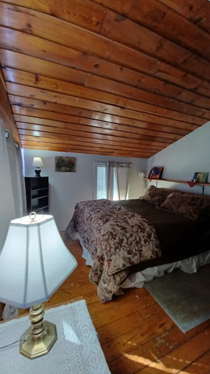 Middlebury Rustic Cabin Rentals. Houses for Rent in