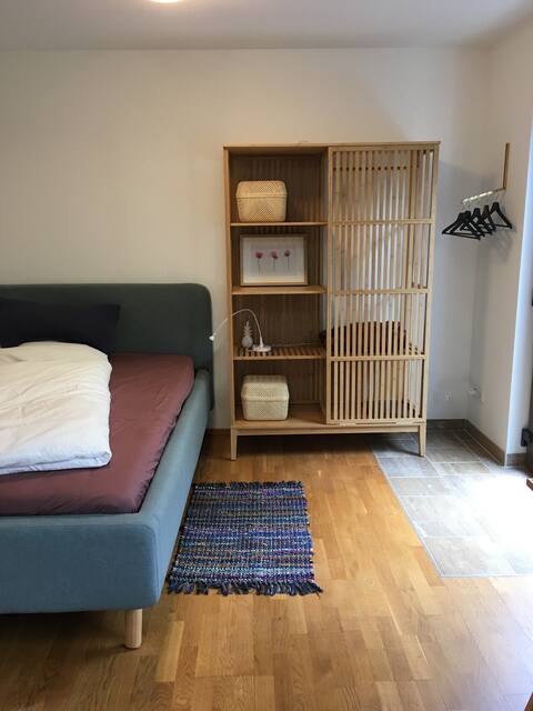 Studio apartment with free parking