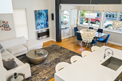 Top performing Airbnb: Luxury Townhome On Pearl St-Downtown Boulder in Central Boulder