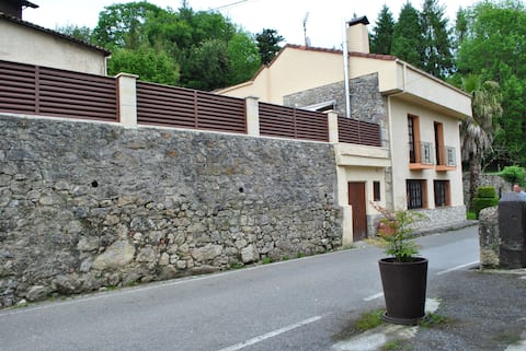 Country house with pool in the center of Asturias