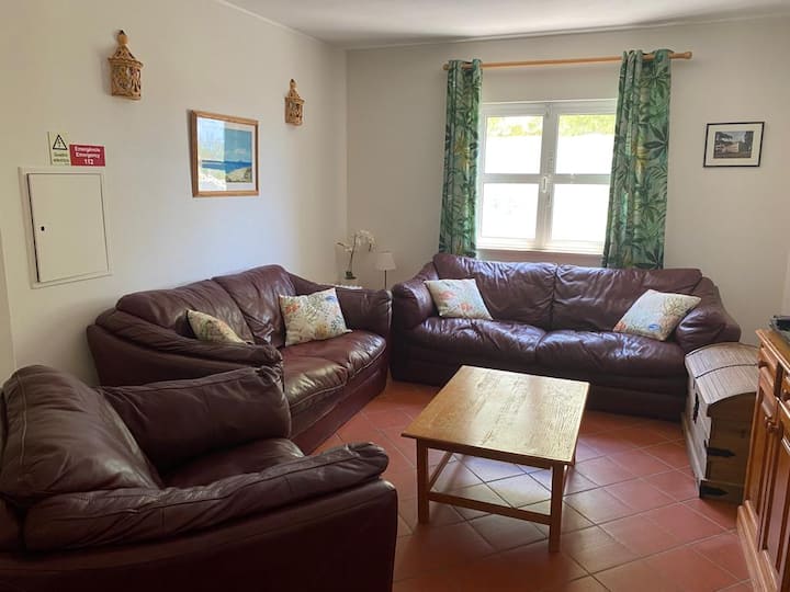 2 Bed Apartment On Beautiful Resort Near Beach. - Guia