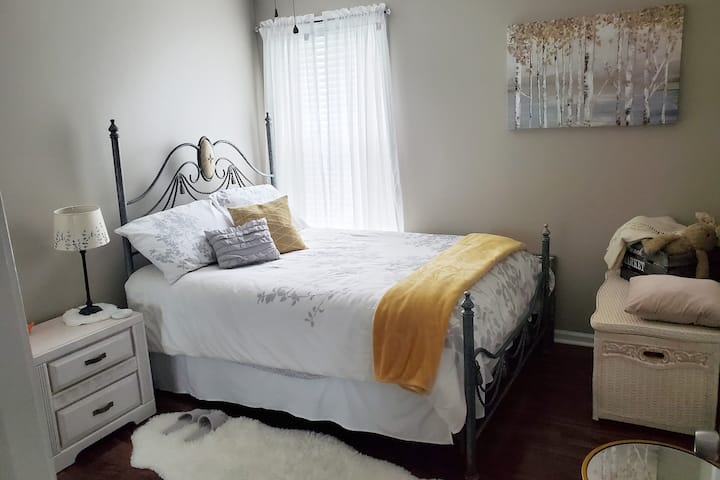 Chumba cha kulala #3 w/ Jack-n-Jill en suite (Kitanda cha watu wawili)