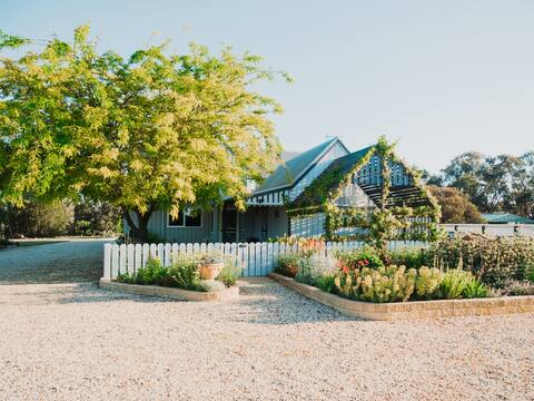 Luxury 2-bedroom guesthouse
