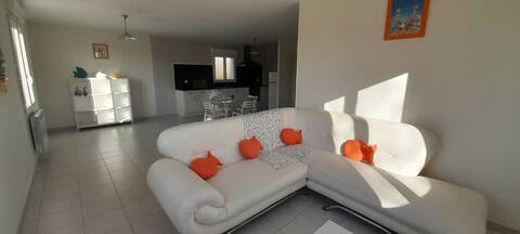 Quiet apartment - 8 km from the beaches