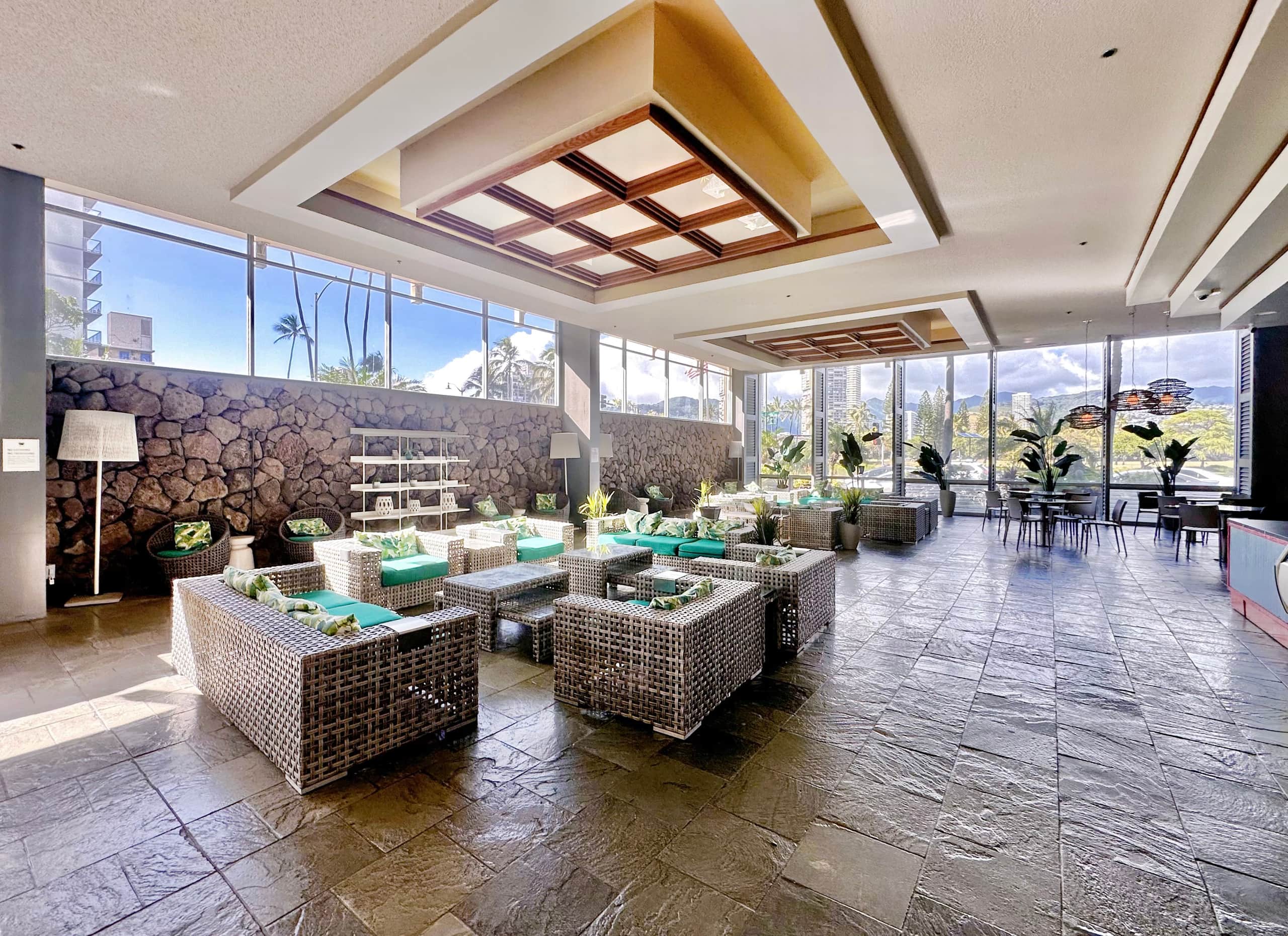 Stunning Island Gem in Central Waikiki - Image 3