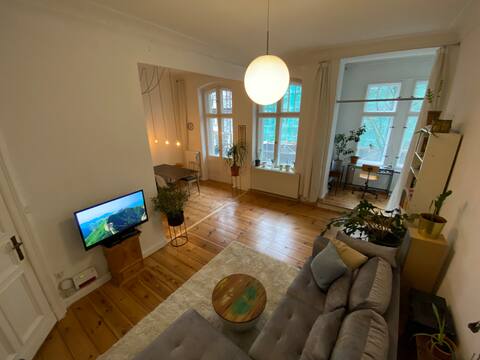 Top performing Airbnb: Stylish old building apartment in Wedding