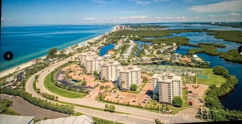 Bonita Beach & Tennis 9th Floor, Stunning Views!