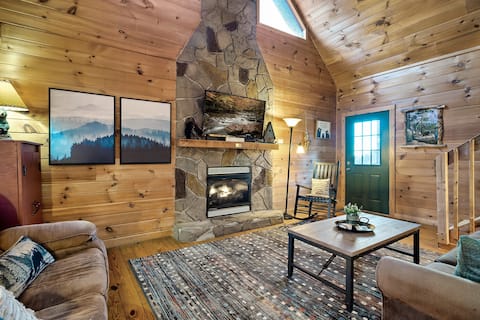 Top performing Airbnb: Charming Pet-Friendly Cabin w/ Hot Tub in Gatlinburg