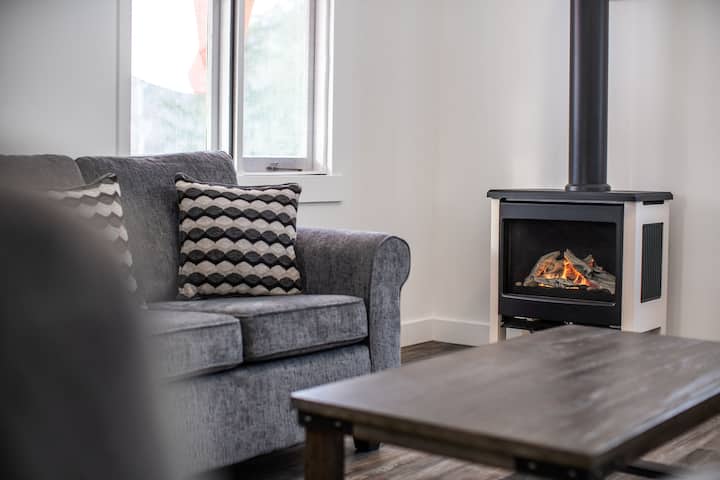 Farmstay Sleeps 1, 2, 3, 4, 5, 6, Views, Privacy. - Revelstoke