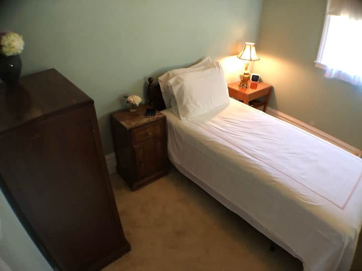 Segundo dormitorio y cama individual