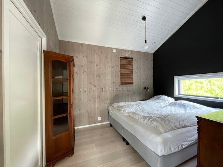 Dormitorio principal. Dormitorio con baño privado.
Cama continental de 200x180 cm