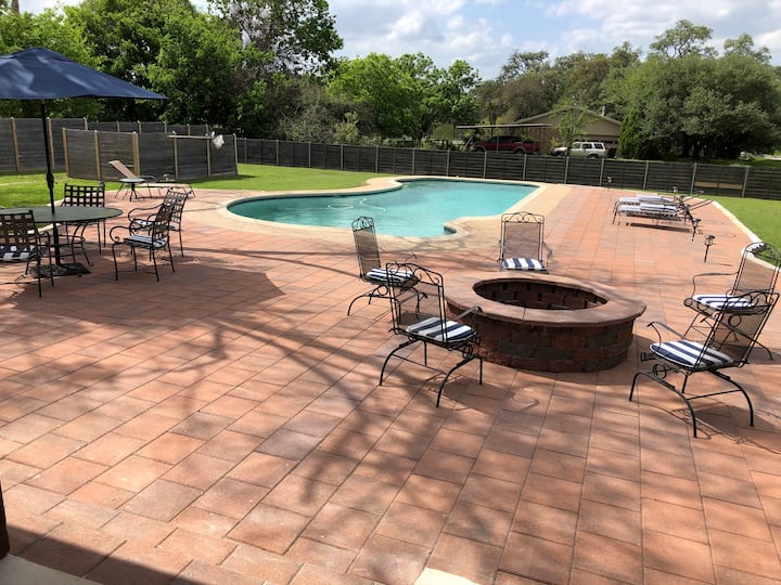 4-Bedroom retreat with Pool & Firepit Space - Houses for Rent in Buda ...