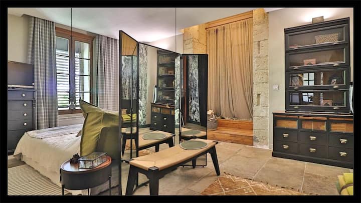 35 მ2 საძინებელი 2 დიდი აბაზანითა და საშხაპით