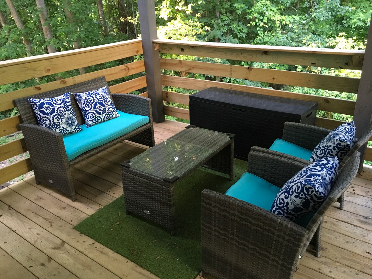"La Belle Terrasse", 2br Escape in Dacula