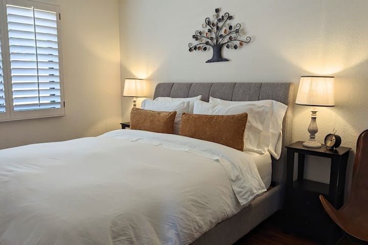 Main floor bedroom #4 Queen bed and large closet. Across from main floor bath and shower.