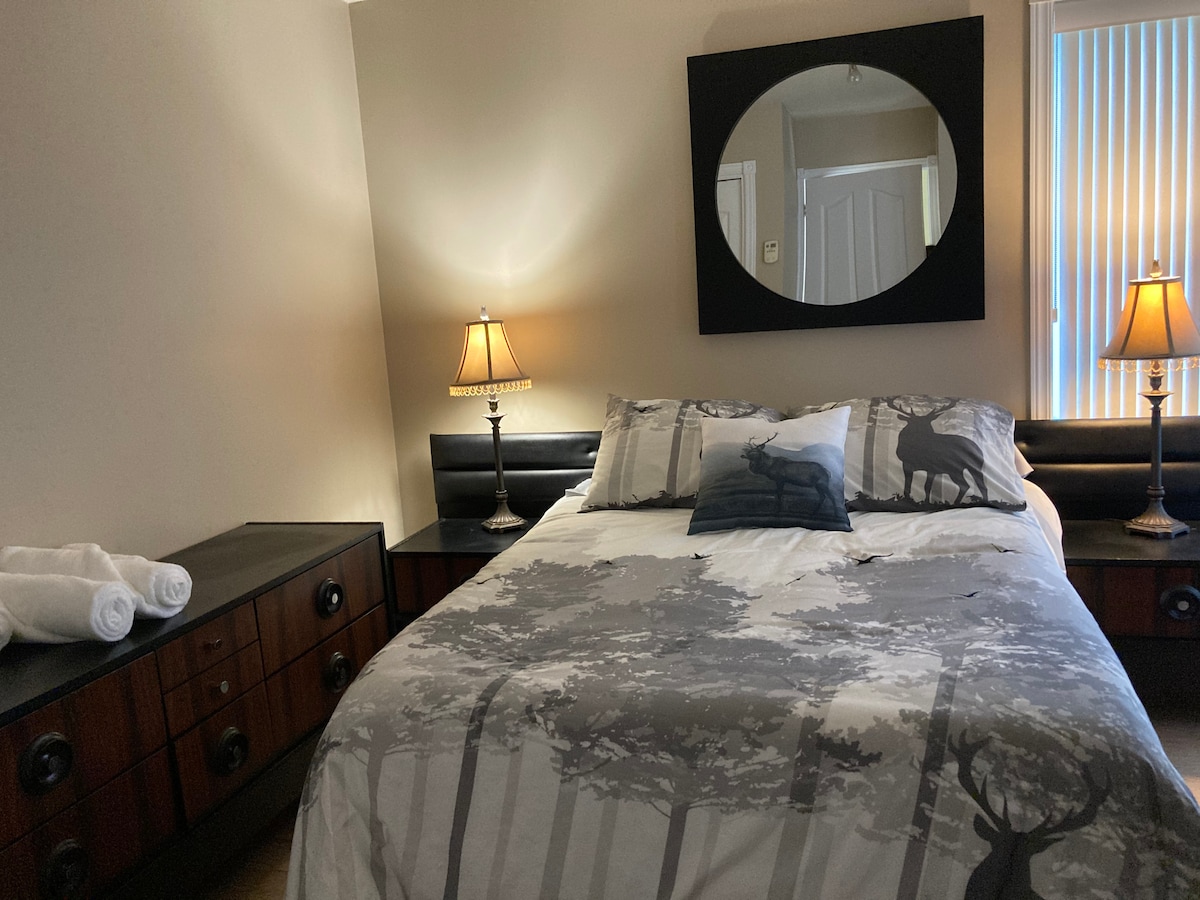 prekrasan bračni krevet, djedov ormar u starinskom stilu može primiti svu vašu odjeću i ukrase.