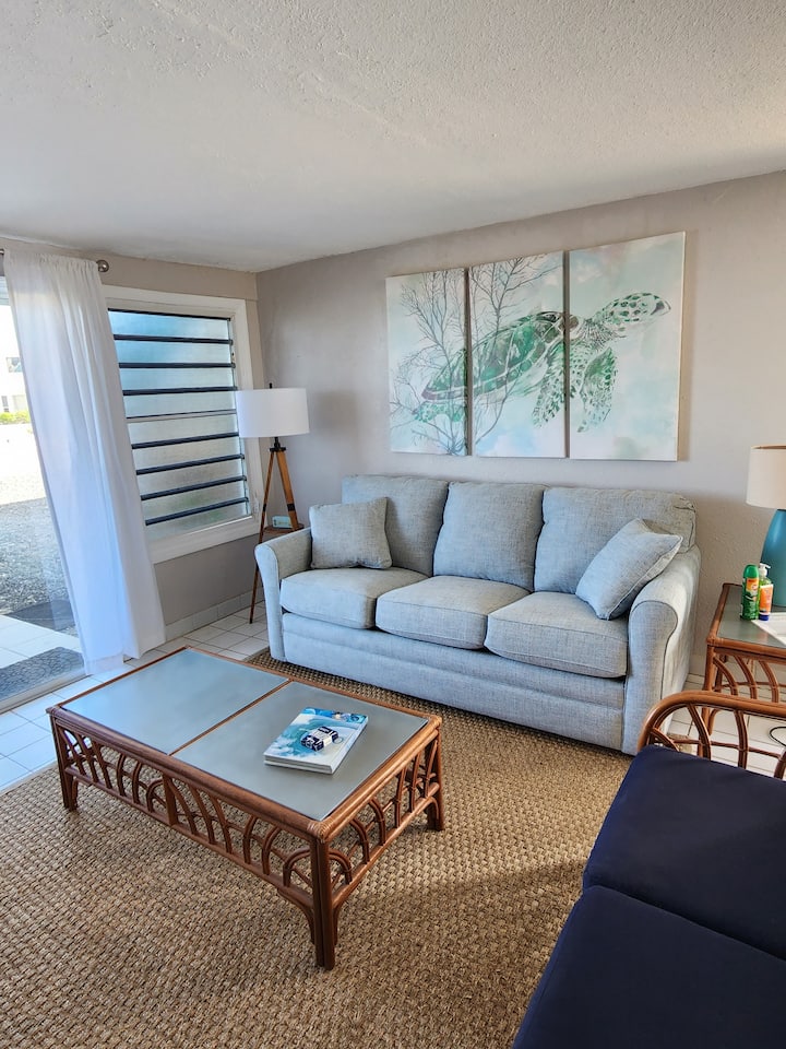 Beachfront* Gated Complex* Pool* Close To Town - Kingshill